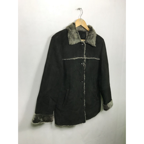 Vintage Style Leather Jacket with Sophisticated Design and Fur Lining